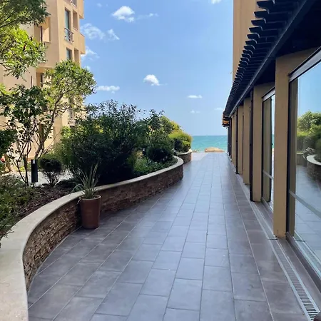 Beachfront Oasis Vip Club * Солнечный берег
